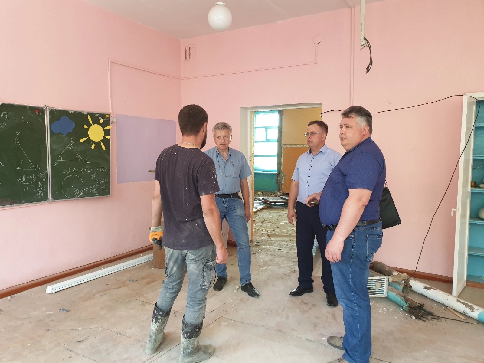 Лето – пора ремонтов в образовательных учреждениях.